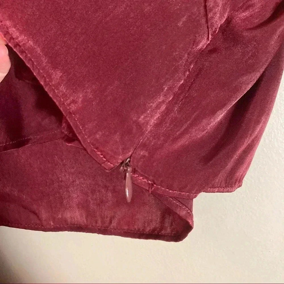 NWOT J.O.A soft  burgundy ruffled crop top blouse - Picture 4 of 7